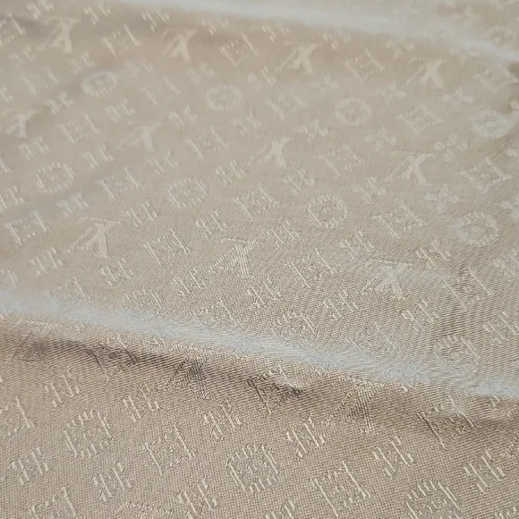 Louis Vuitton Cream Textured Scarf - Picture 5 of 6